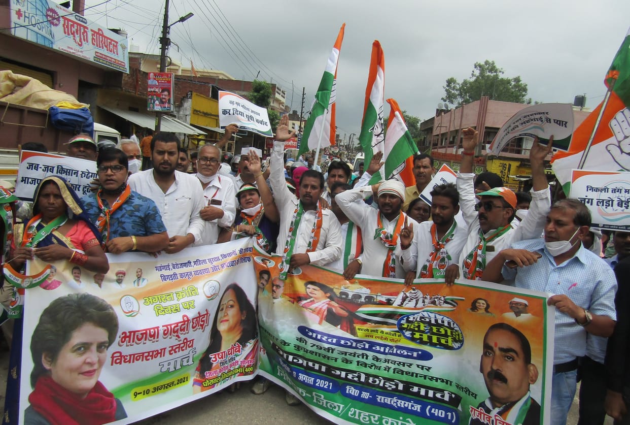 Sonbhadra: Congressmen took out padyatra in protest against inflation, raised slogans against the central and state government