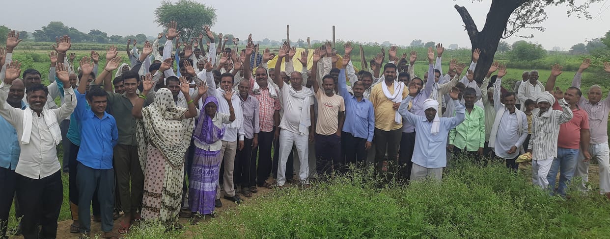 Hathras: Villagers protest against the construction of garbage store