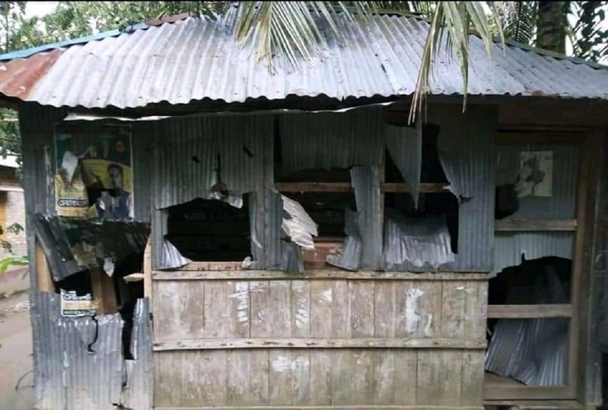Bangladesh Temple Attack, Islamist Mob Attack on hindu temples and houses in bangladesh Khulna village