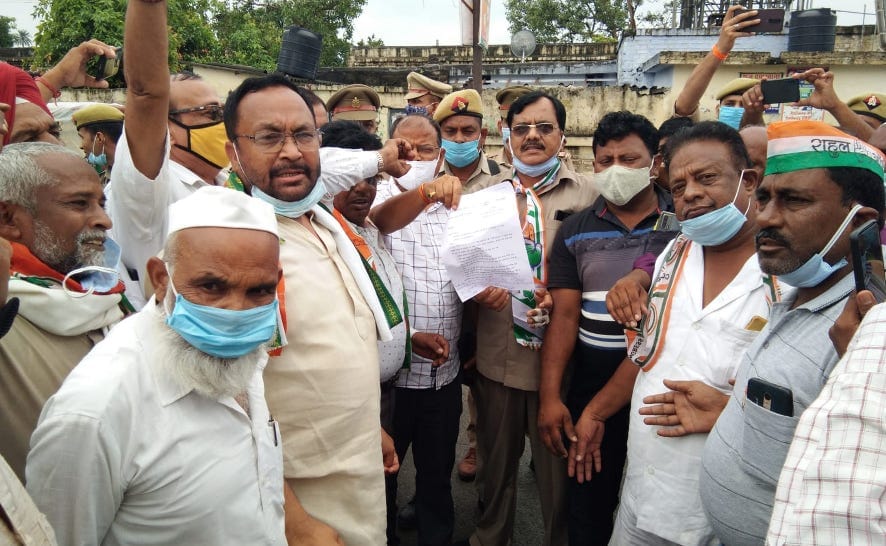 Congress workers demonstrated