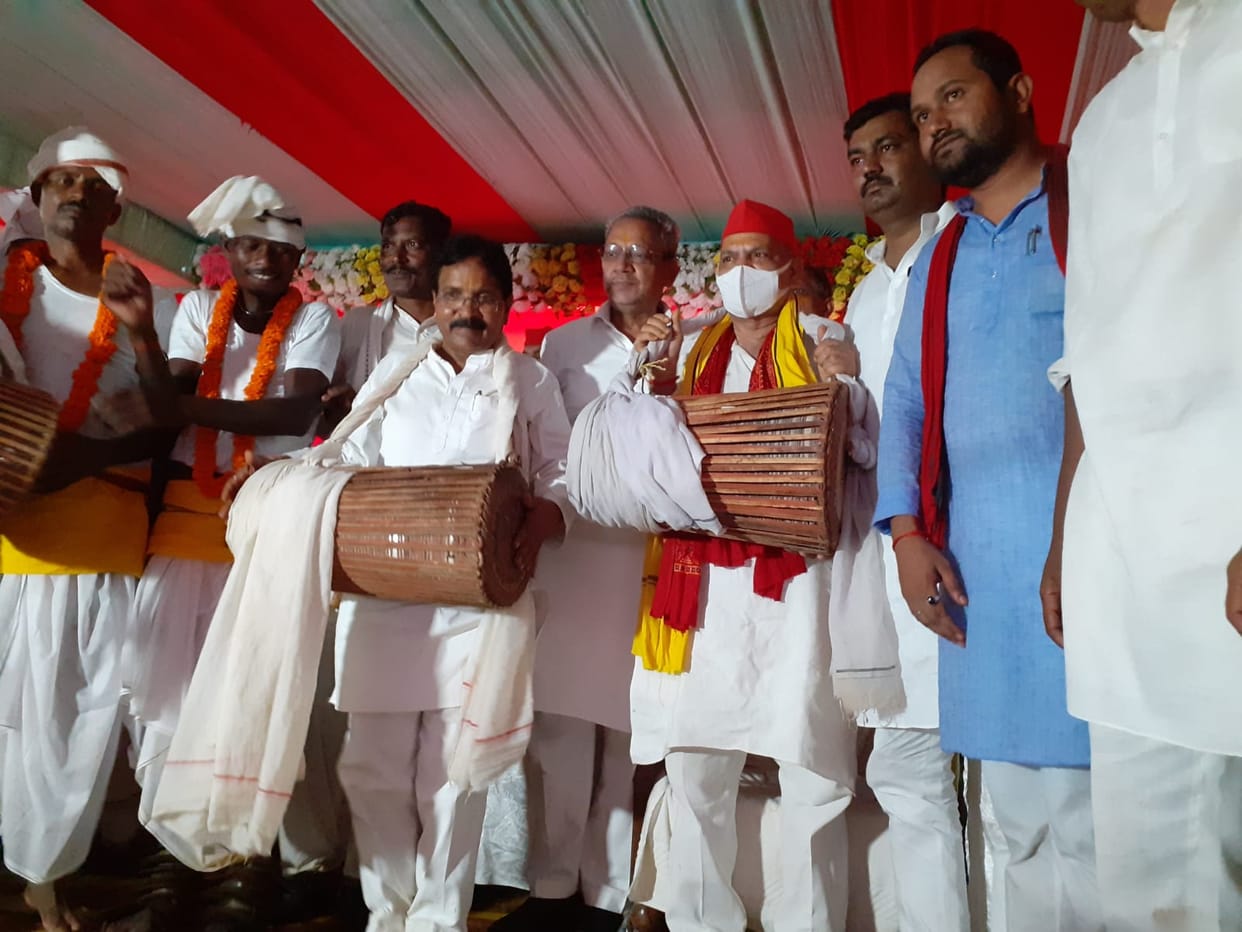 World Tribal Day: Sonbhadra said the SP State President, the government is snatching the rights of the tribals from the water, forest and land