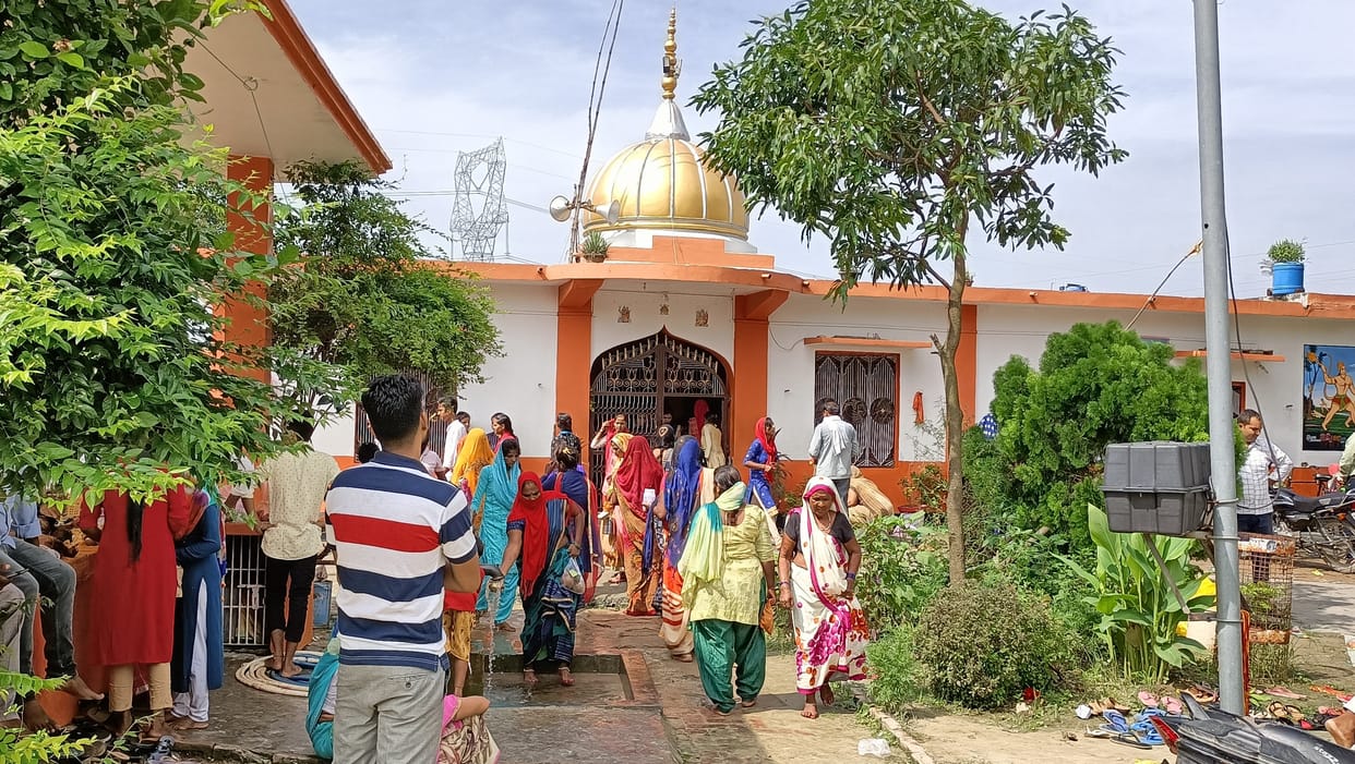 Har Har Mahadev's cheers in the pagodas on the third Monday