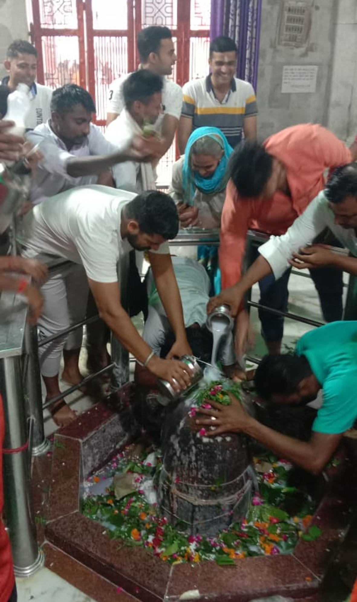 Pura Mahadev Temple resonated with the chants of Lord Shiva