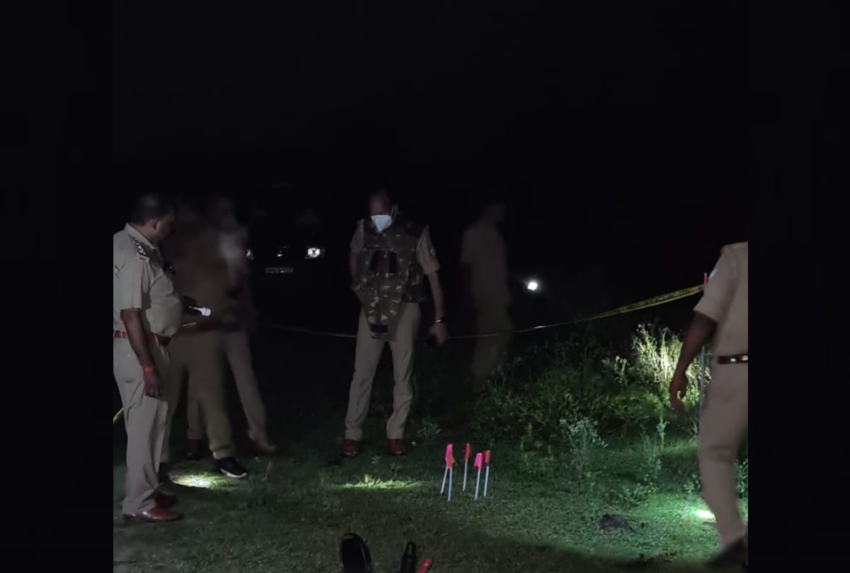 Police encounter with goons in Bahraich.