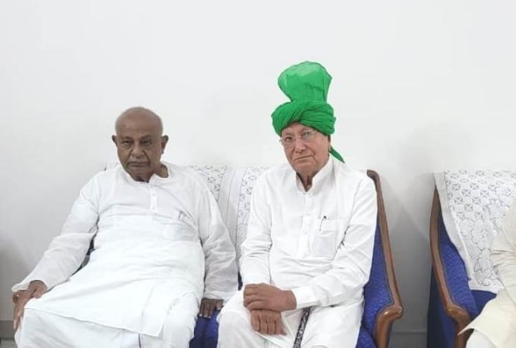Om Prakash Chautala met with HD Deve Gowda and Mulayam Singh Yadav in Delhi