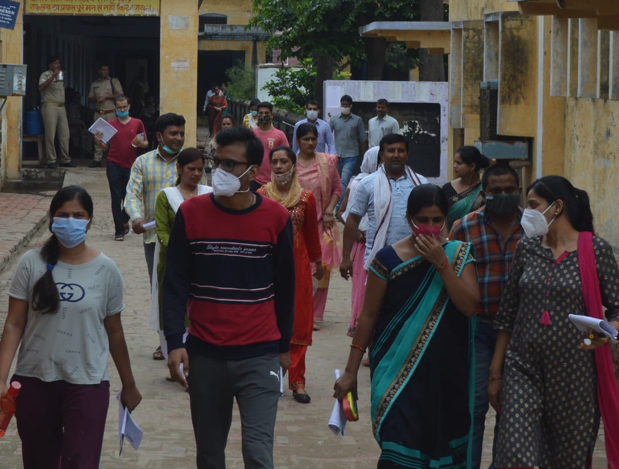 Hathras: 1052 candidates left the TGT exam on the second day