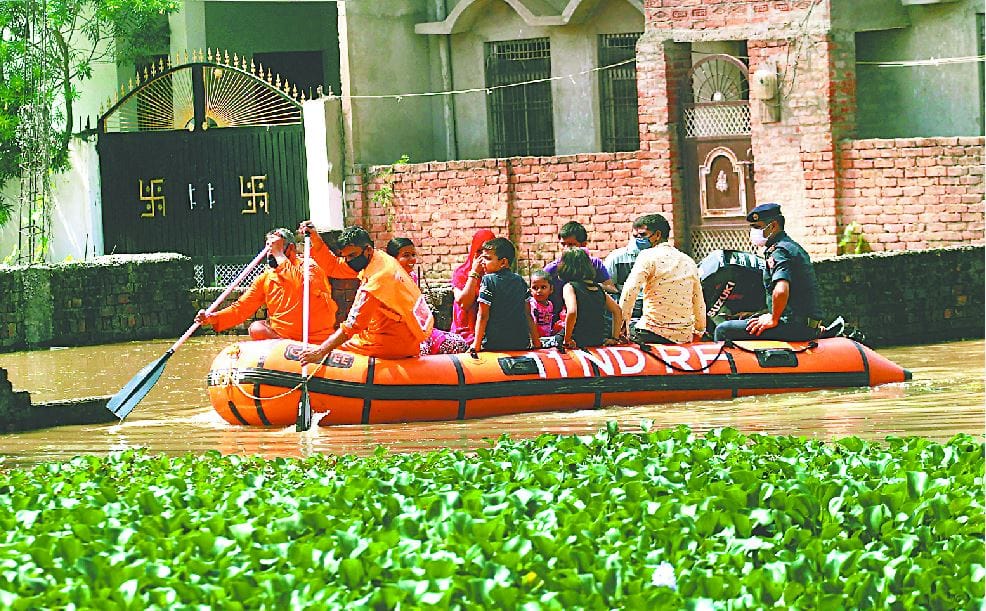 Flood in varanasi Ganga water level crossed danger mark in Banaras panic in low lying areas read latest update