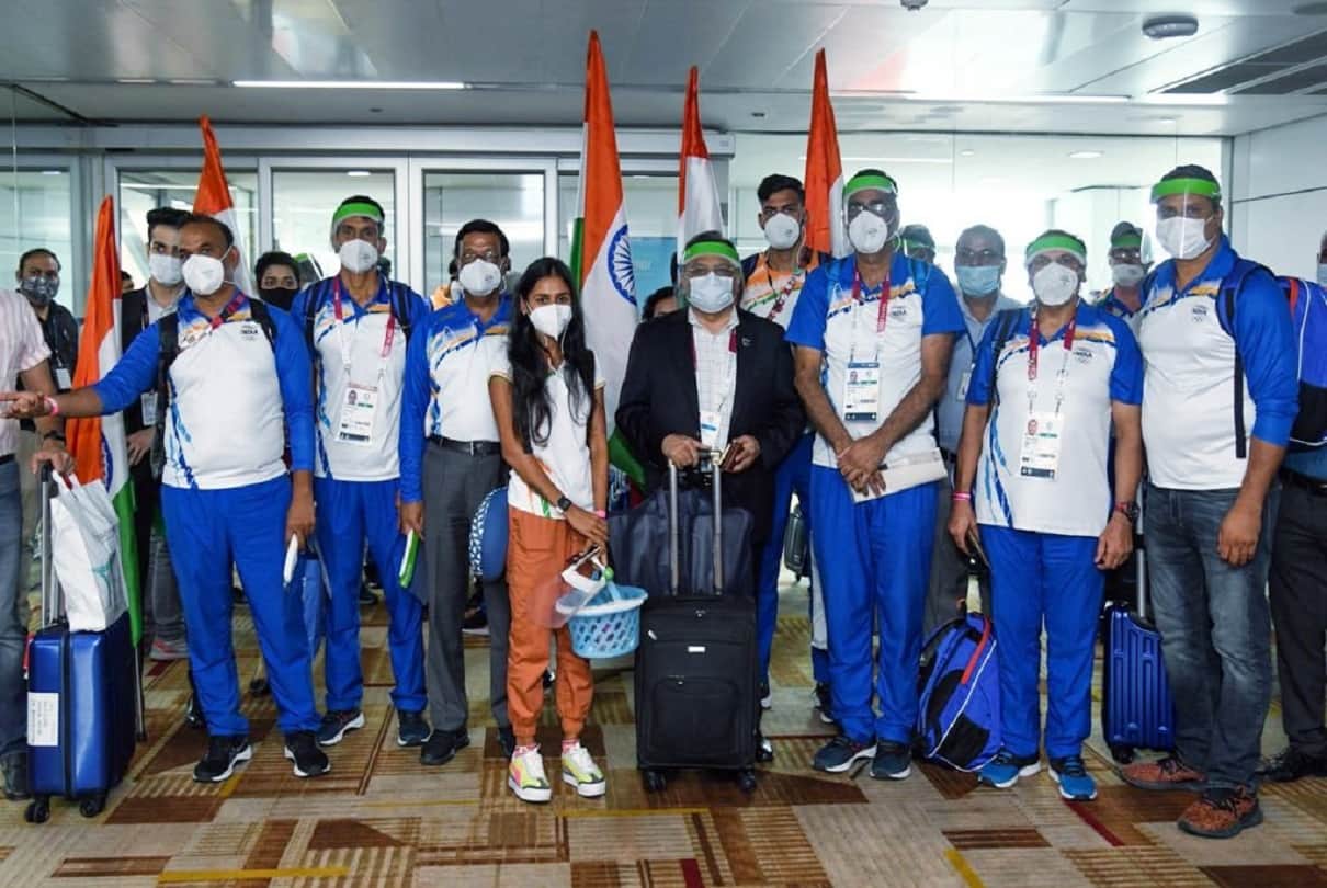 Photos Of Indian Olympic Team After  Indian contingent return Along With Neeraj Chopra