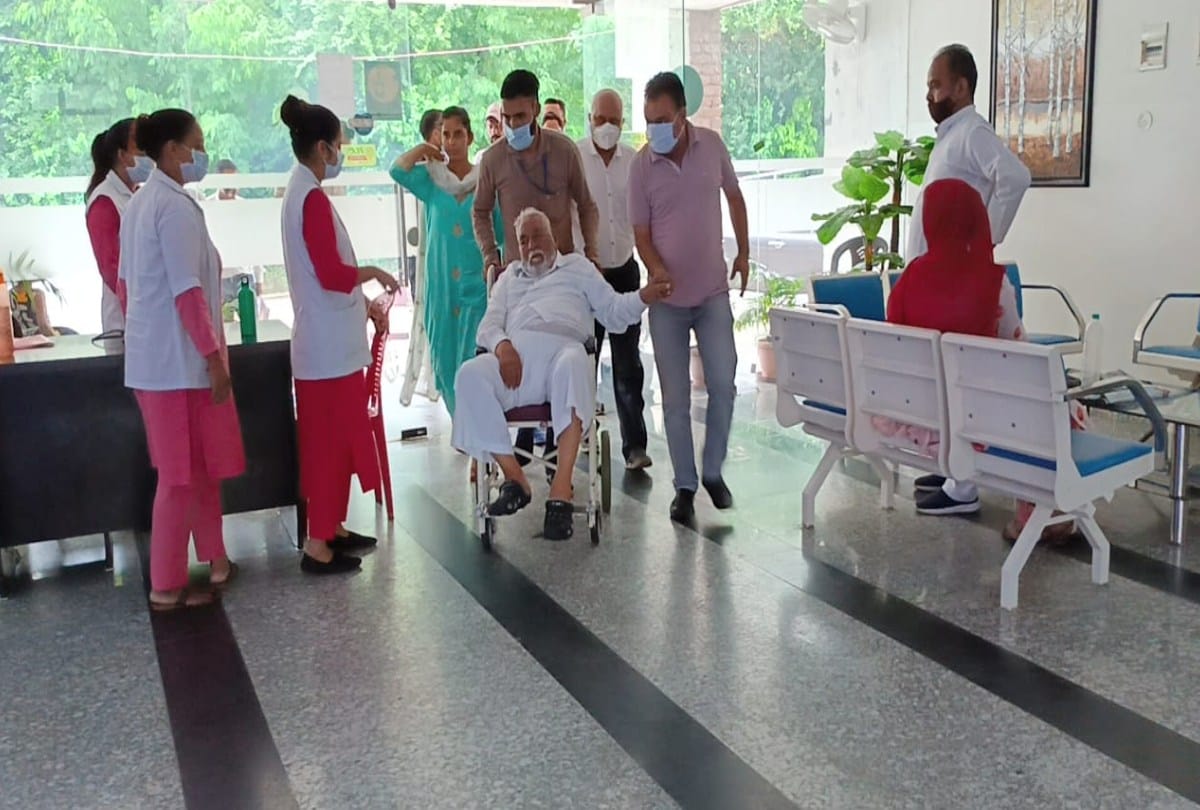 JP Nadda's father's health deteriorated, admitted to  hospital bilaspur himachal