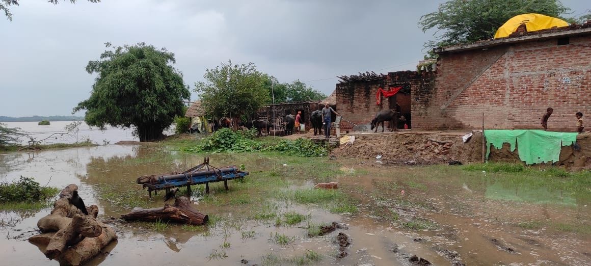 yamuna water overflow, still danger