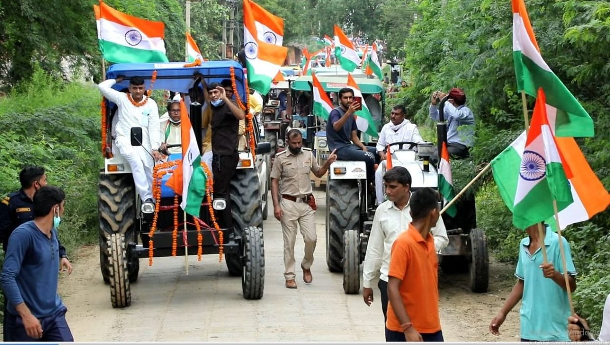 After garlanding the martyrs, their family was honored