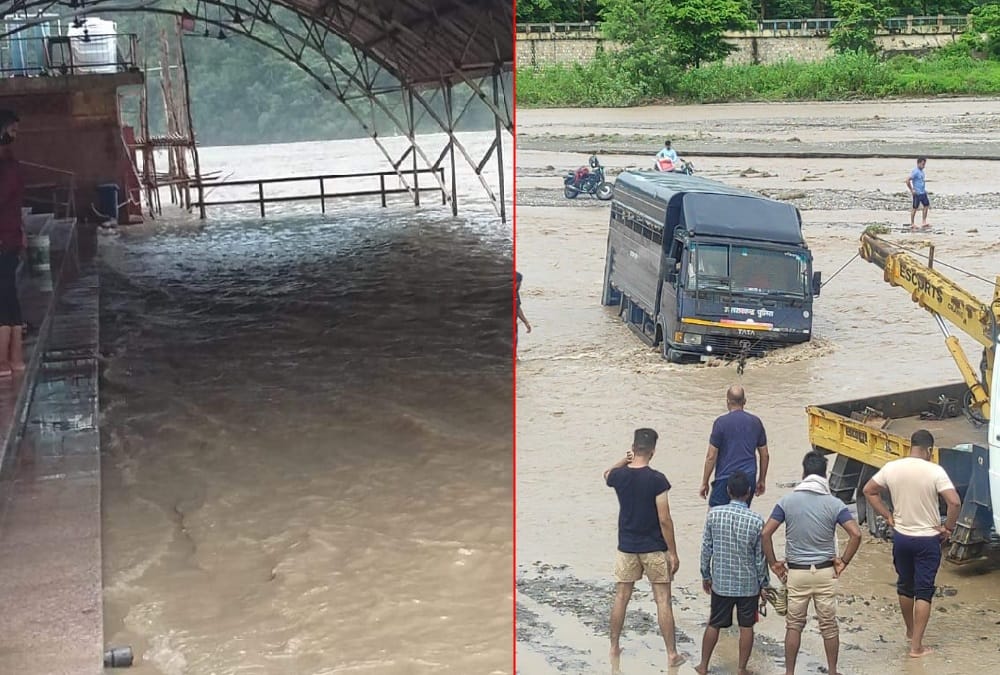 Uttarakhand Monsoon Update: Triveni Ghat Aarti Area covered with water and Prisoner vehicle stuck in been river Rishikesh
