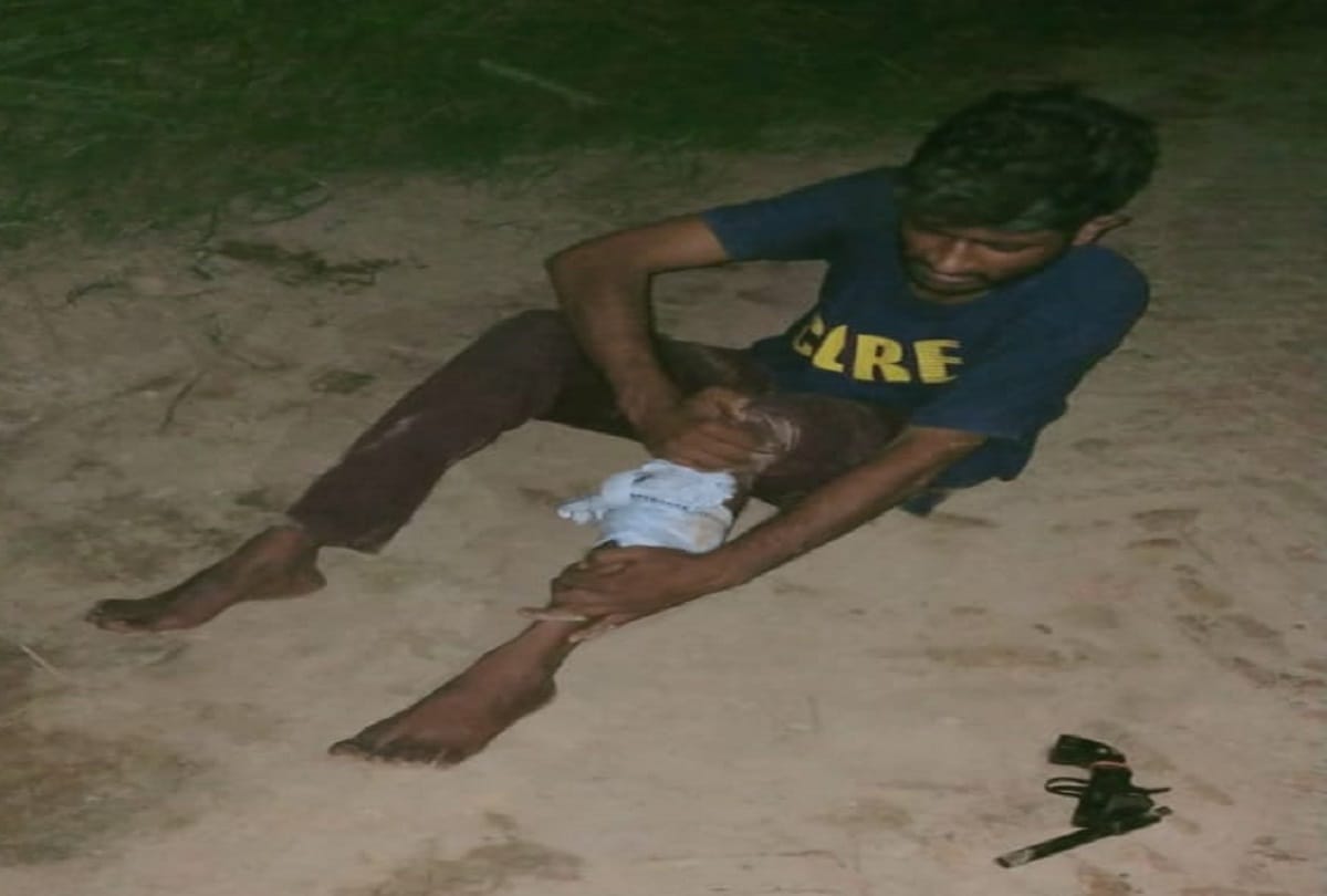 police encounter in Azamgarh 25 thousand rewarded criminal arrested  injured due to bullet shot