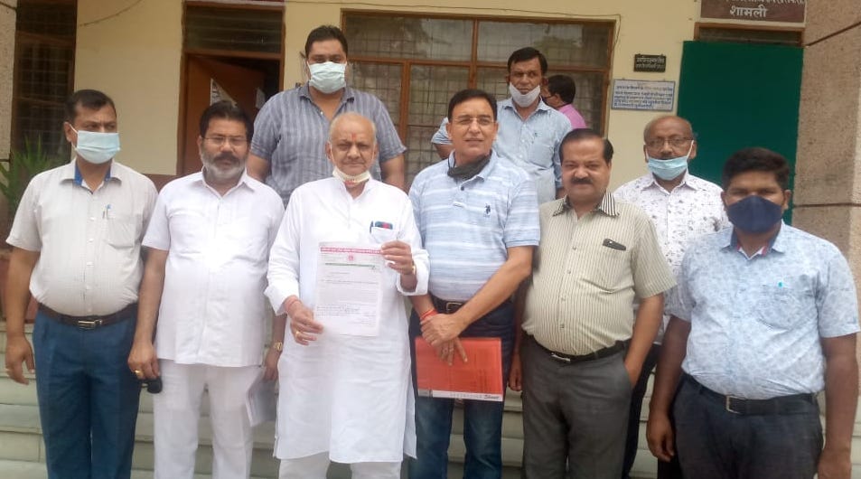 Traders submitted memorandum to DM