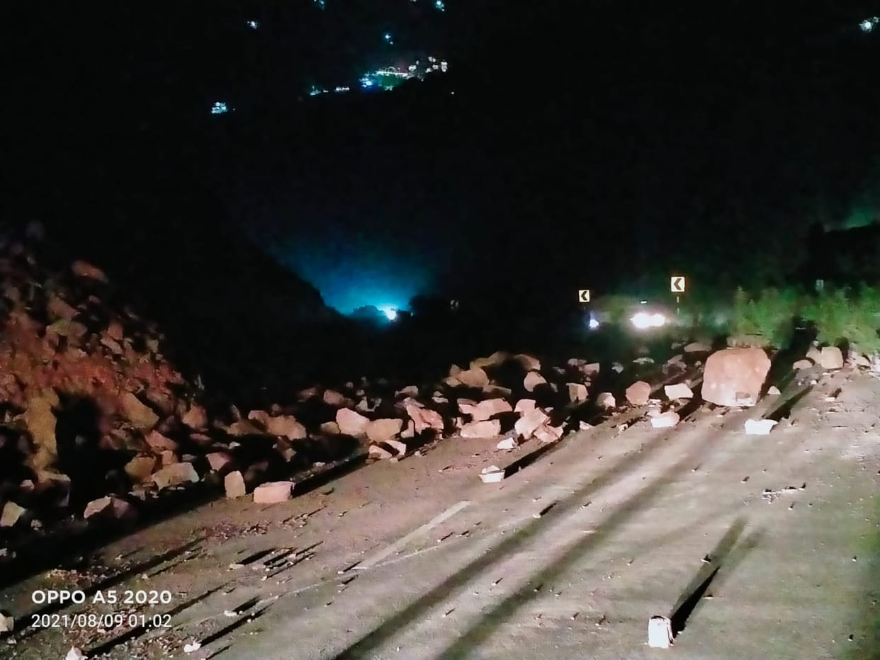 Landslide on Kalka-Shimla NH near Sanvara traffic diverted one-way