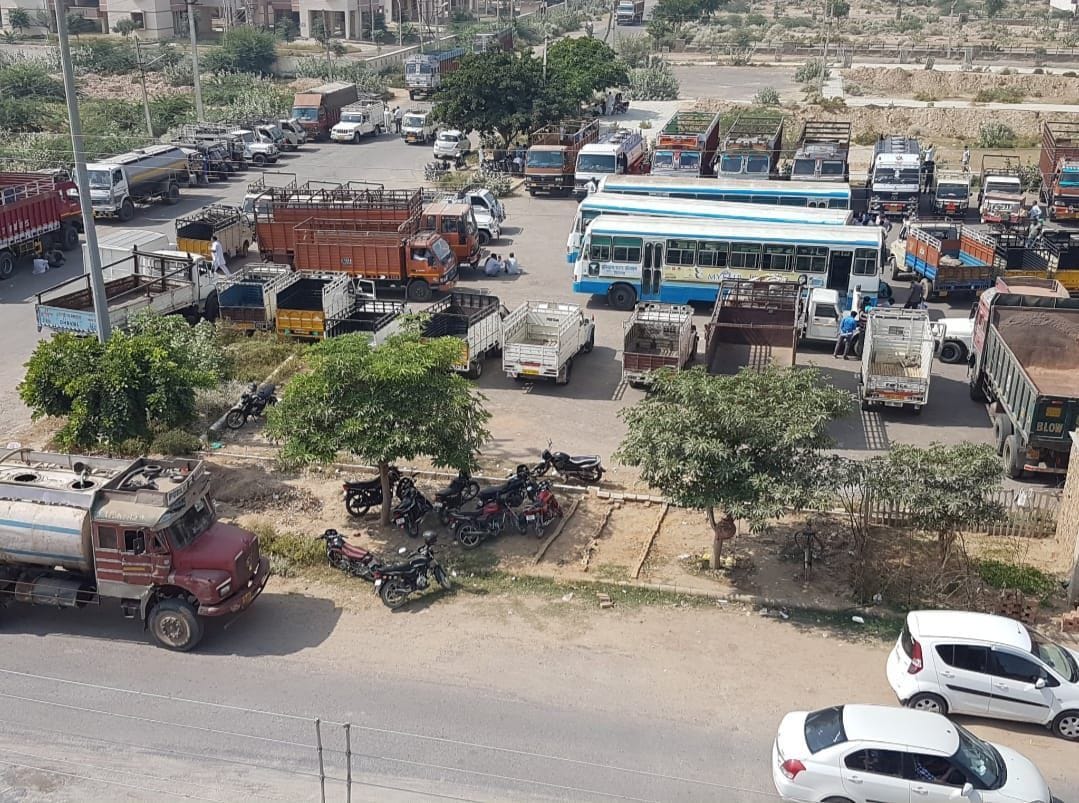 Sector residents demanded from DC to change the place of passing of vehicles