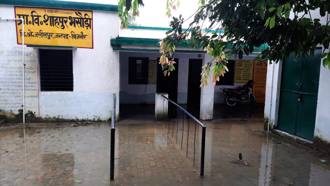 Water filled in school, teacher upset