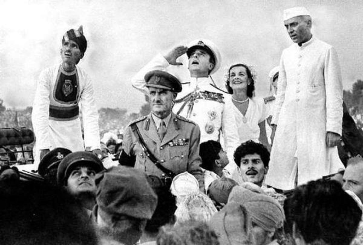 Independence Day 15 august 1947 rare pics of Lord Mountbatten saluting the Indian flag