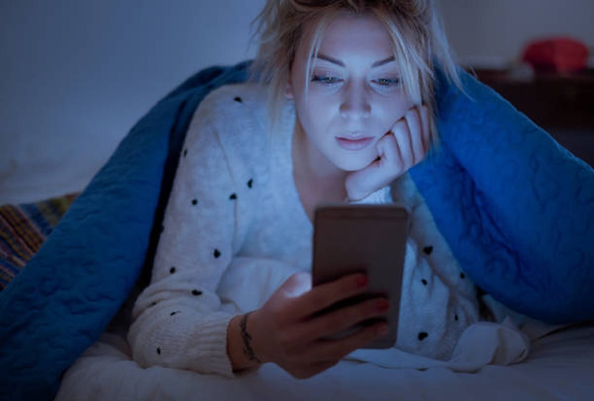 Mental And Physical Symptoms Of Too Much Screen Time, all you need to know