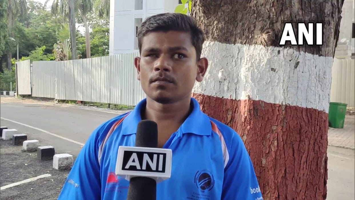 Gujarat: Blind Cricket World Cup 2018 member Naresh Tumda is doing wages, job request to CM Vijay Rupani
