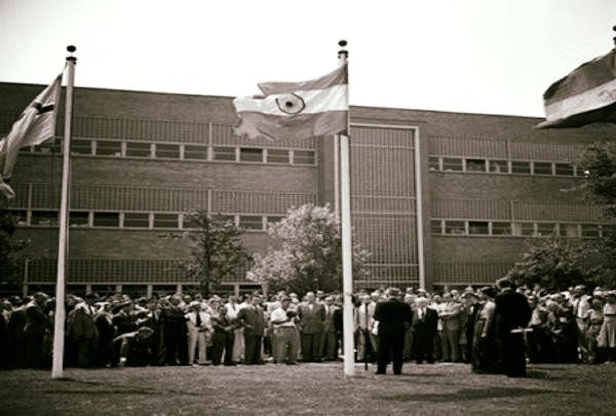 Independence Day 15 august 1947 rare pics of Lord Mountbatten saluting the Indian flag