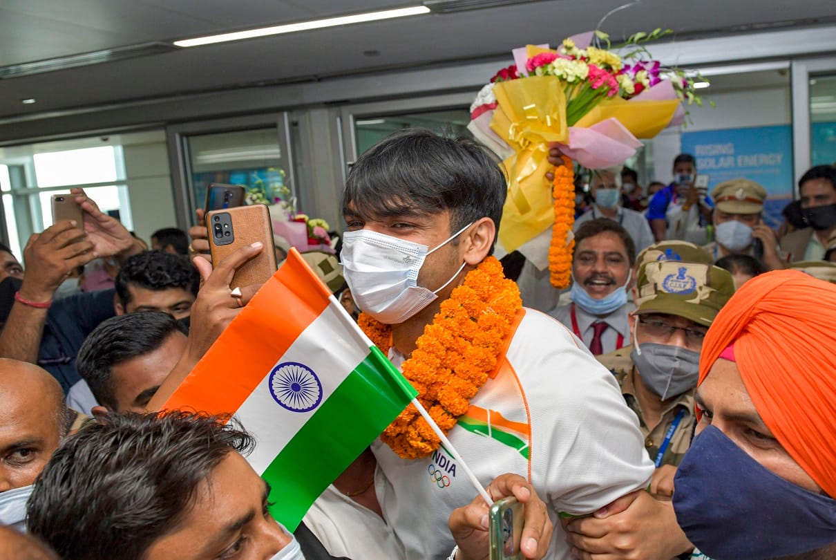 Photos Of Indian Olympic Team After  Indian contingent return Along With Neeraj Chopra