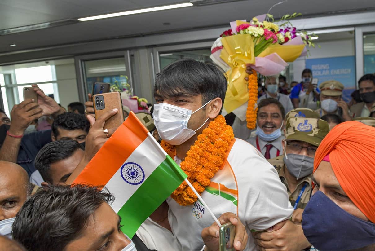 Photos Of Indian Olympic Team After  Indian contingent return Along With Neeraj Chopra