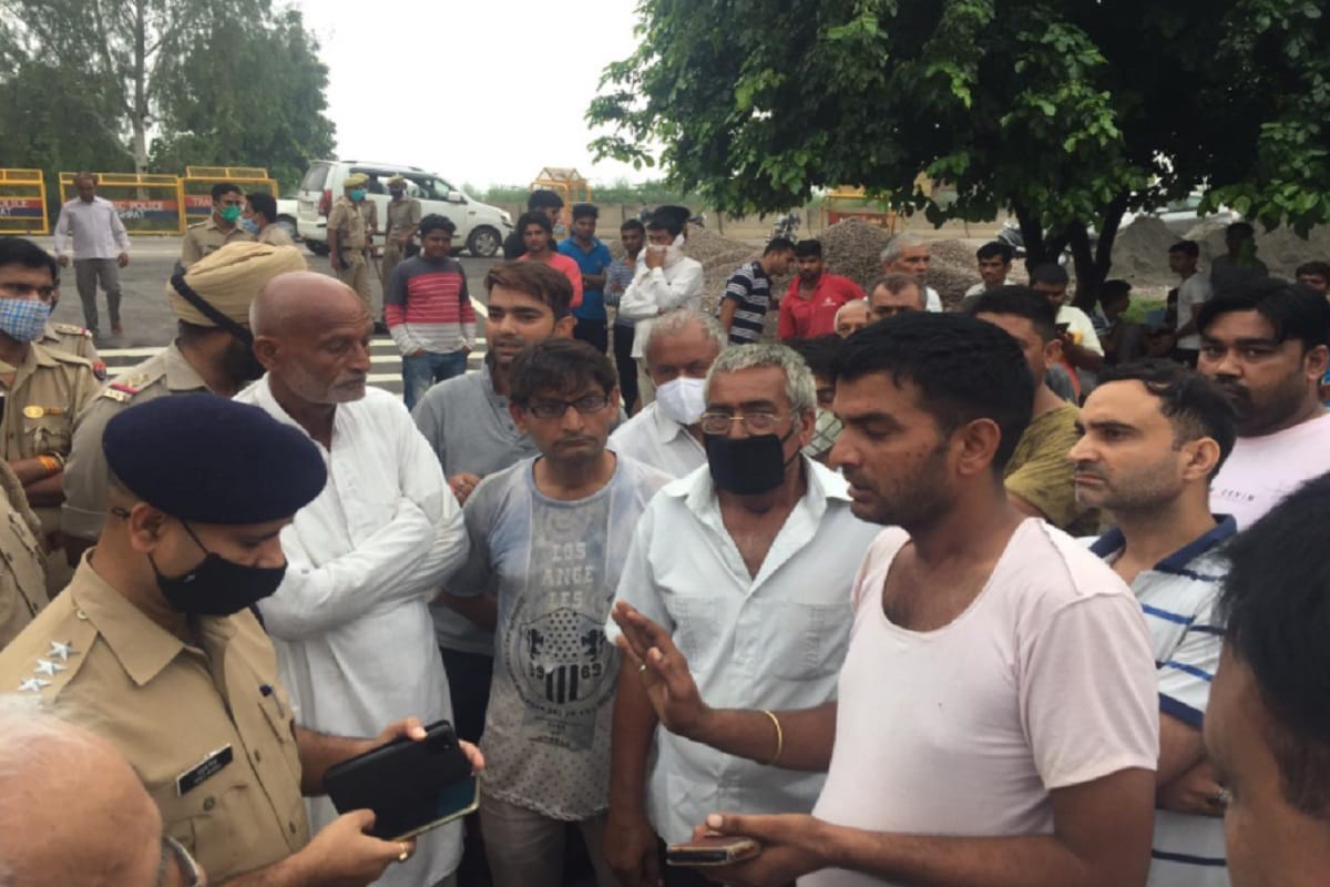 BJP leader Ram Niwas was died by police car on Delhi-Yamunotri highway in Baghpat