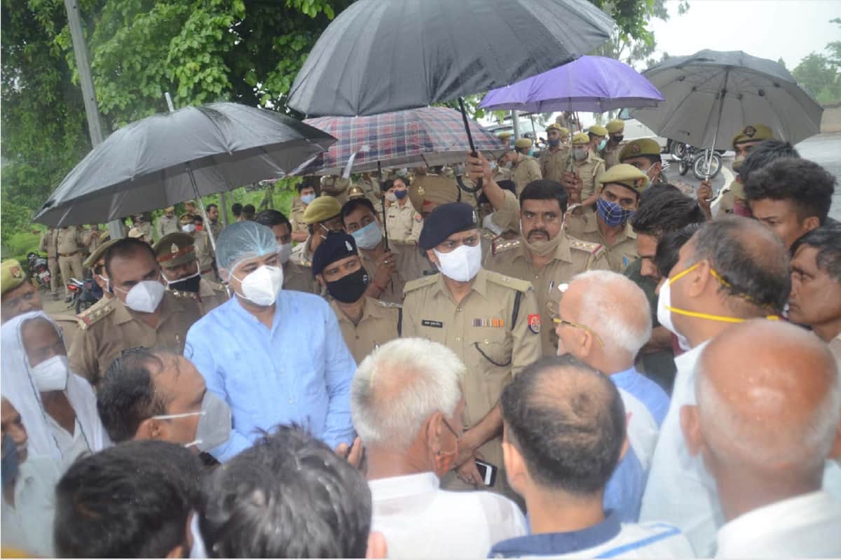 BJP leader Ram Niwas was died by police car on Delhi-Yamunotri highway in Baghpat