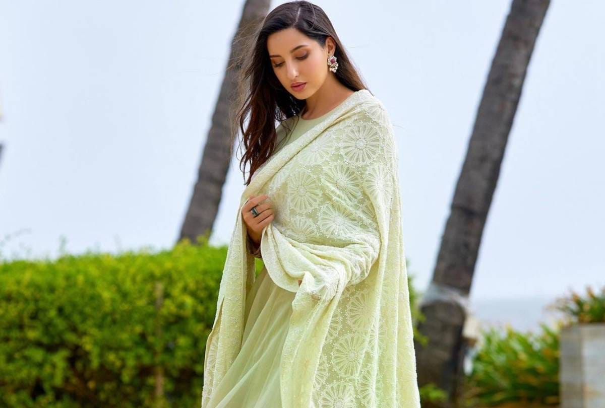 Fashion tipa Nora Fatehi anarkali dress photos goes viral dress price is Rupees of approx one lakh 25 thousand