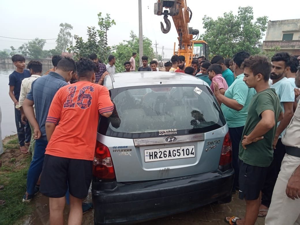 On Teej, the car of a young man who was going to give Kothli to sister's house fell in the pond, died
