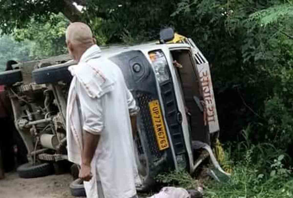 UP: speeding loader loaded with devotees overturned in Kanpur countryside, two women died
