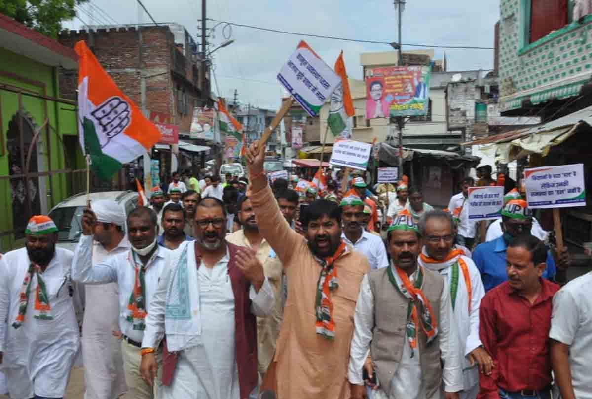 Congress BJP Quit Gaddi Movement in Banda