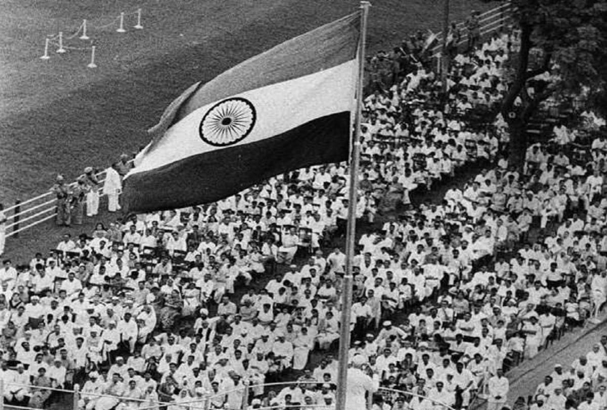 Independence Day 15 august 1947 rare pics of Lord Mountbatten saluting the Indian flag