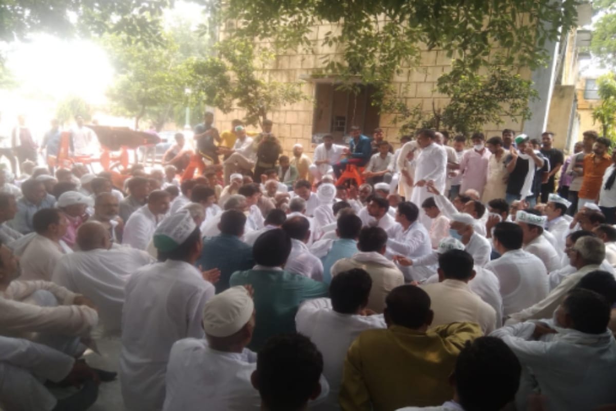Shamli: RLD workers protest at Sugarcane Committee office