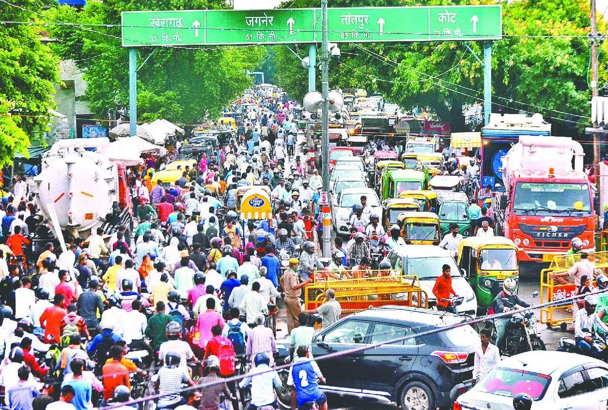 Vehicles stuck in traffic jam in agra during cm yogi adityanath visits