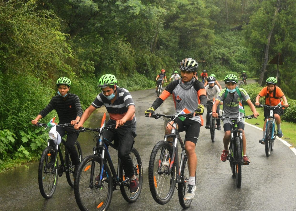 Mountain biking from Kandoliya to Ghurdauri