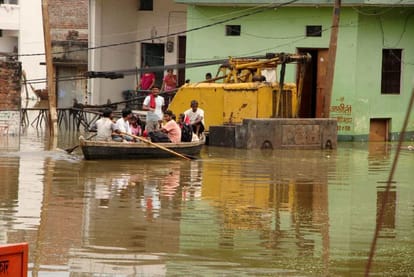 Varanasi DM inspected flood affected areas canceled leave of all government employees seeing serious situation