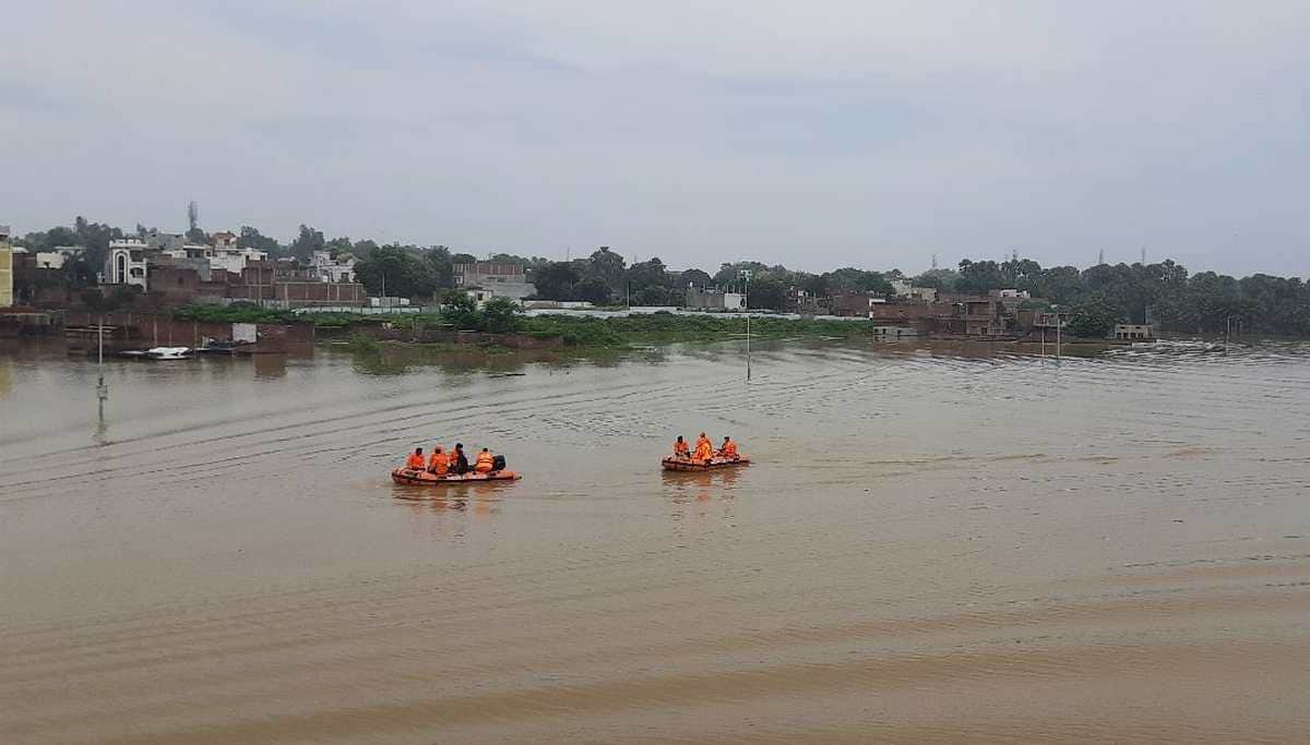 Varanasi ganga water laver flood situation: Ganga just 12 cm below danger mark in Varanasi, boats started plying in streets