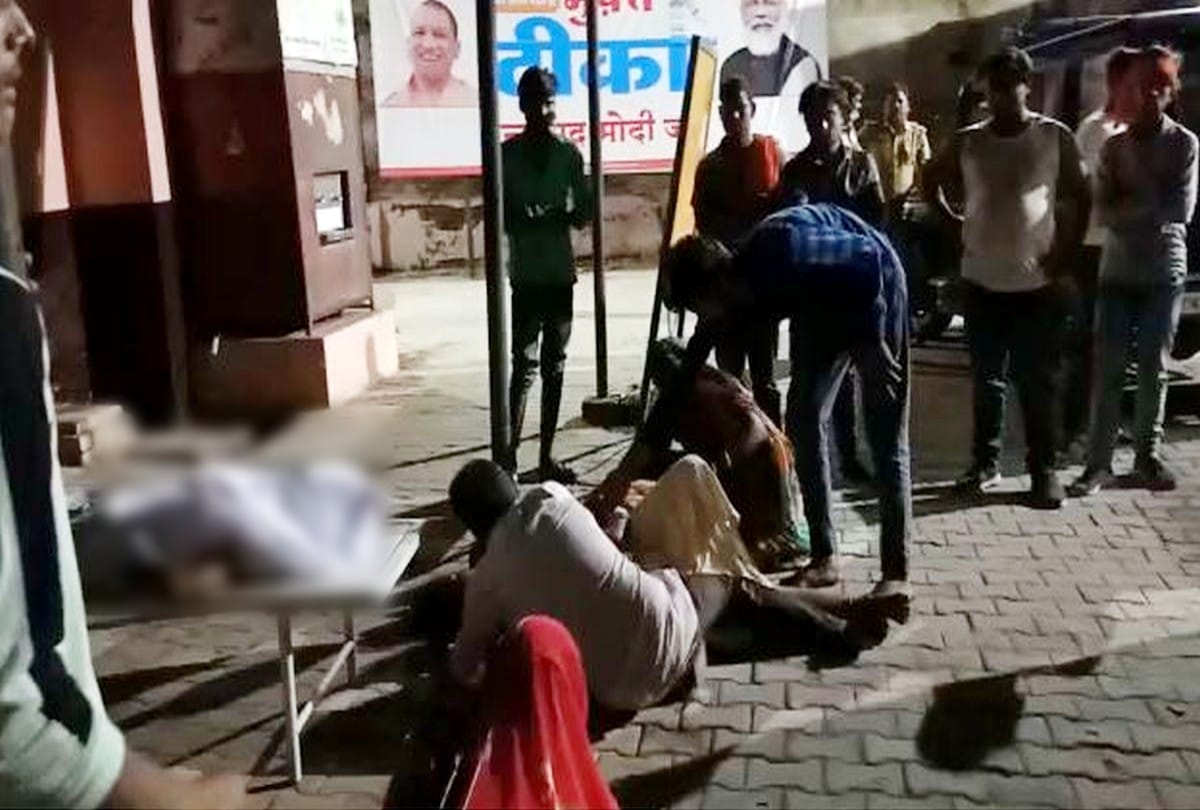 two kanwariyas dies three injured crashed by DCM loader in kasganj