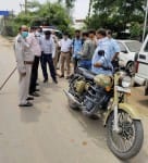 वाहन चेक करते पीटीओ व टीएसआई।