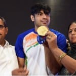 नीरज चोपड़ा अपने माता-पिता के साथ