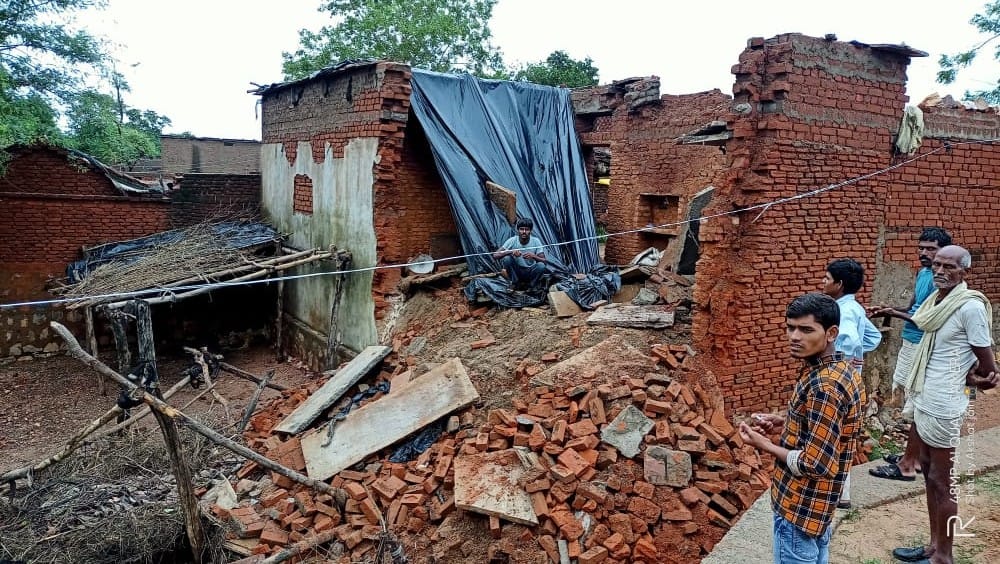 700 houses collapes during rain