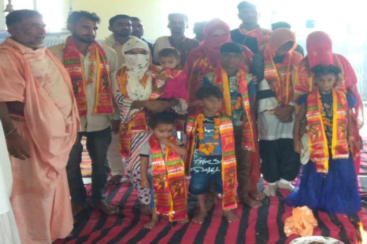 nineteen family members return to Hinduism after twelve years in Shamli UP