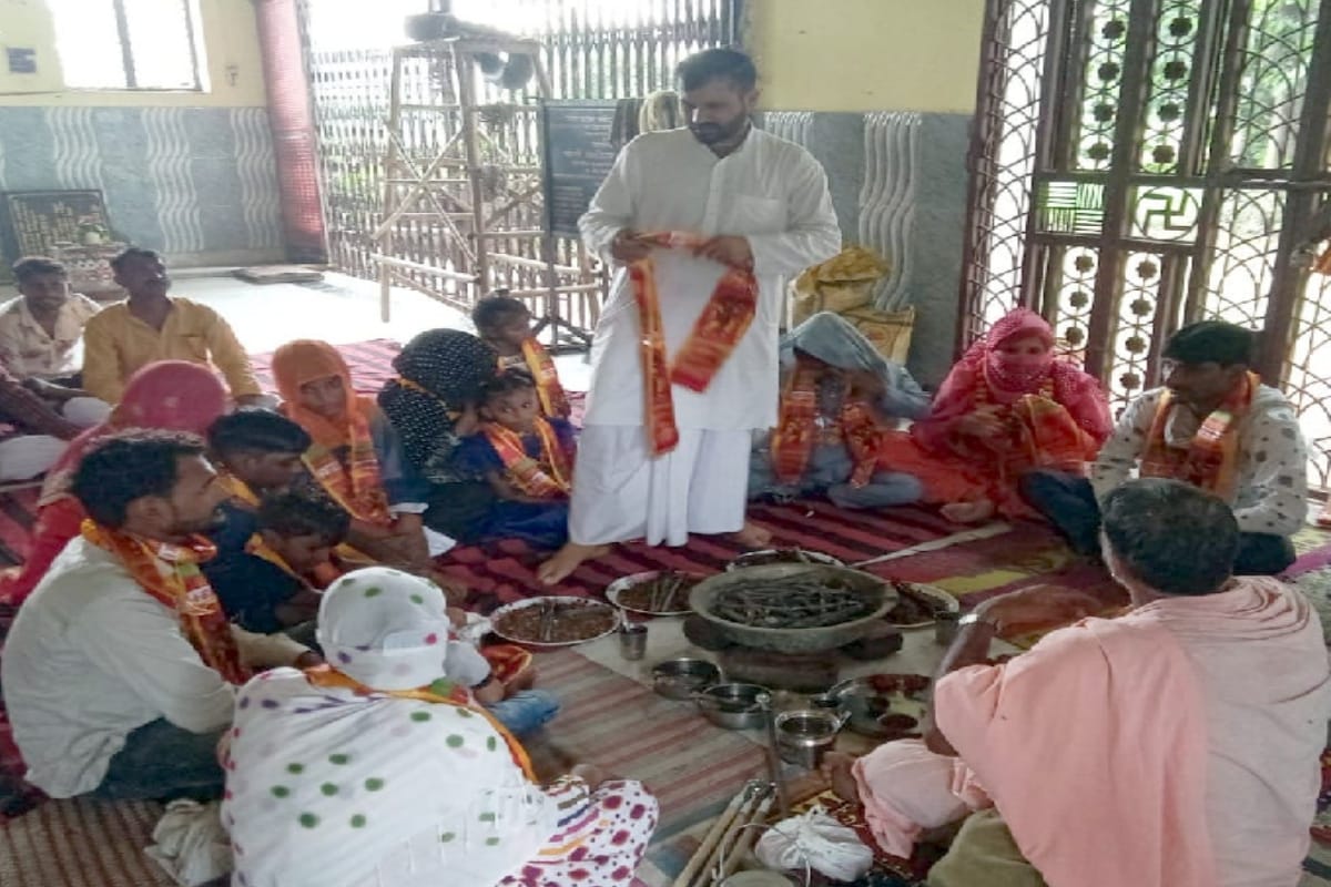 nineteen family members return to Hinduism after twelve years in Shamli UP