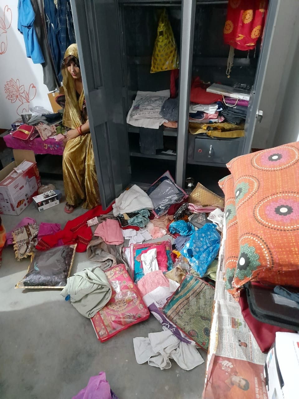 Cash and jewelery stolen by putting mask in farmer's house