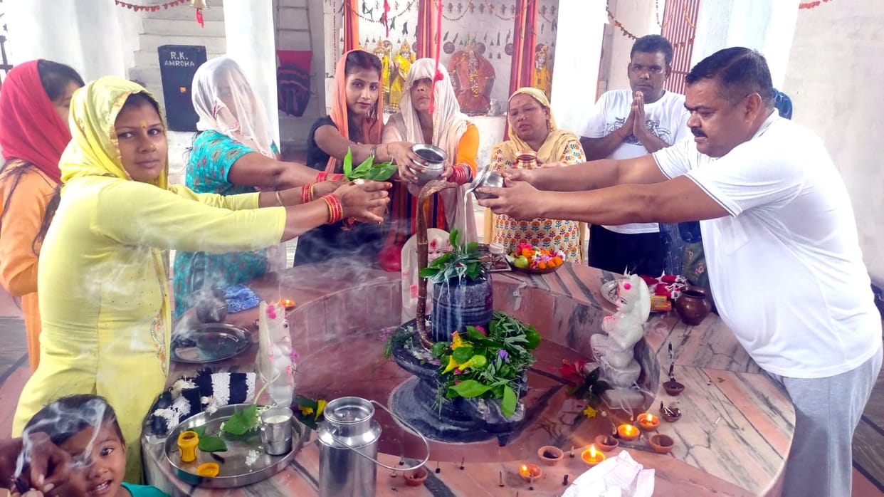On the third Monday, Shiva devotees gathered in the temples for Jalabhishek