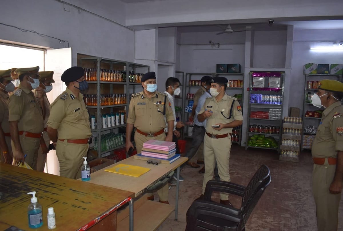 adg zone agra rajeev krishna visit aligarh inspection of district police