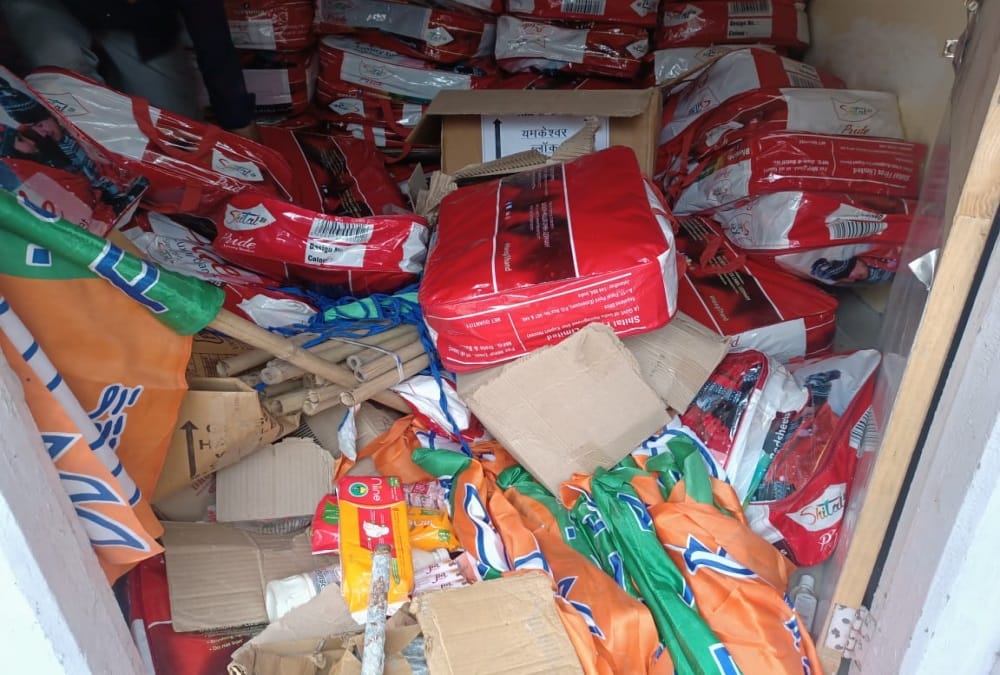 Rishikesh News: Goods of disaster are rotting in Godown