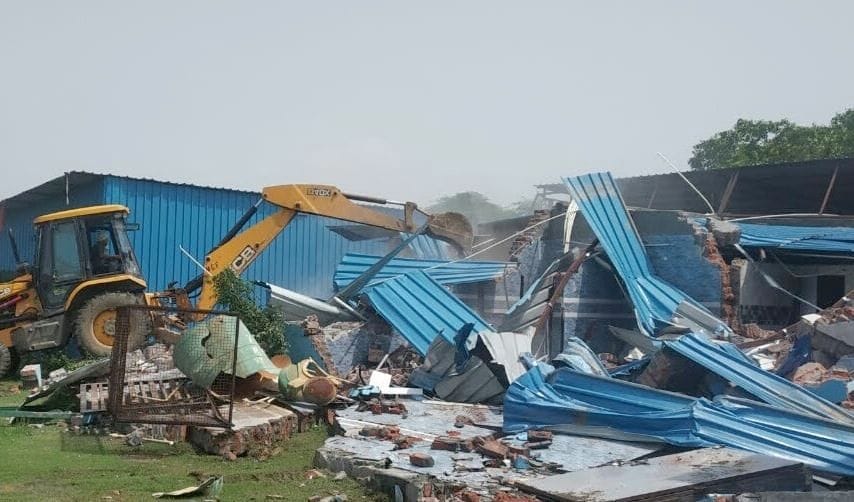 Two illegal farm houses built in Aravali broke